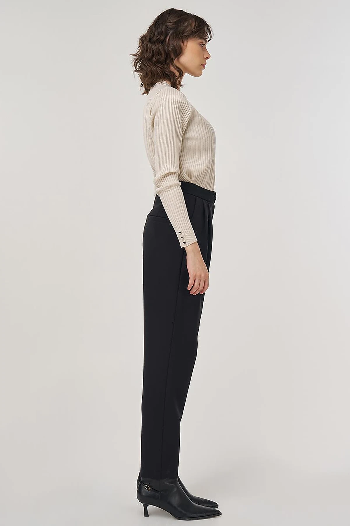 Double-Pleated Trousers in Black