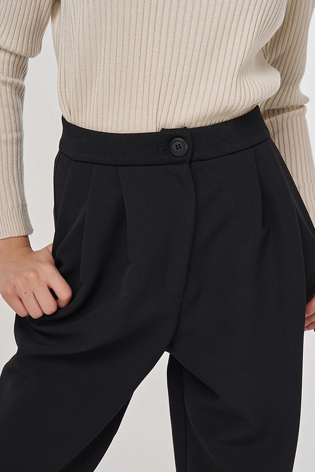 Double-Pleated Trousers in Black