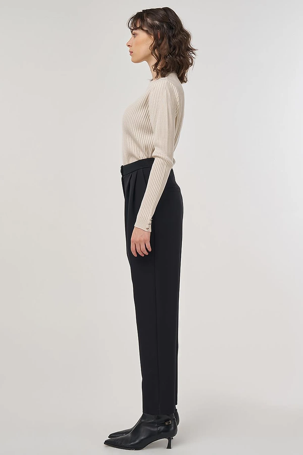 Double-Pleated Trousers in Black