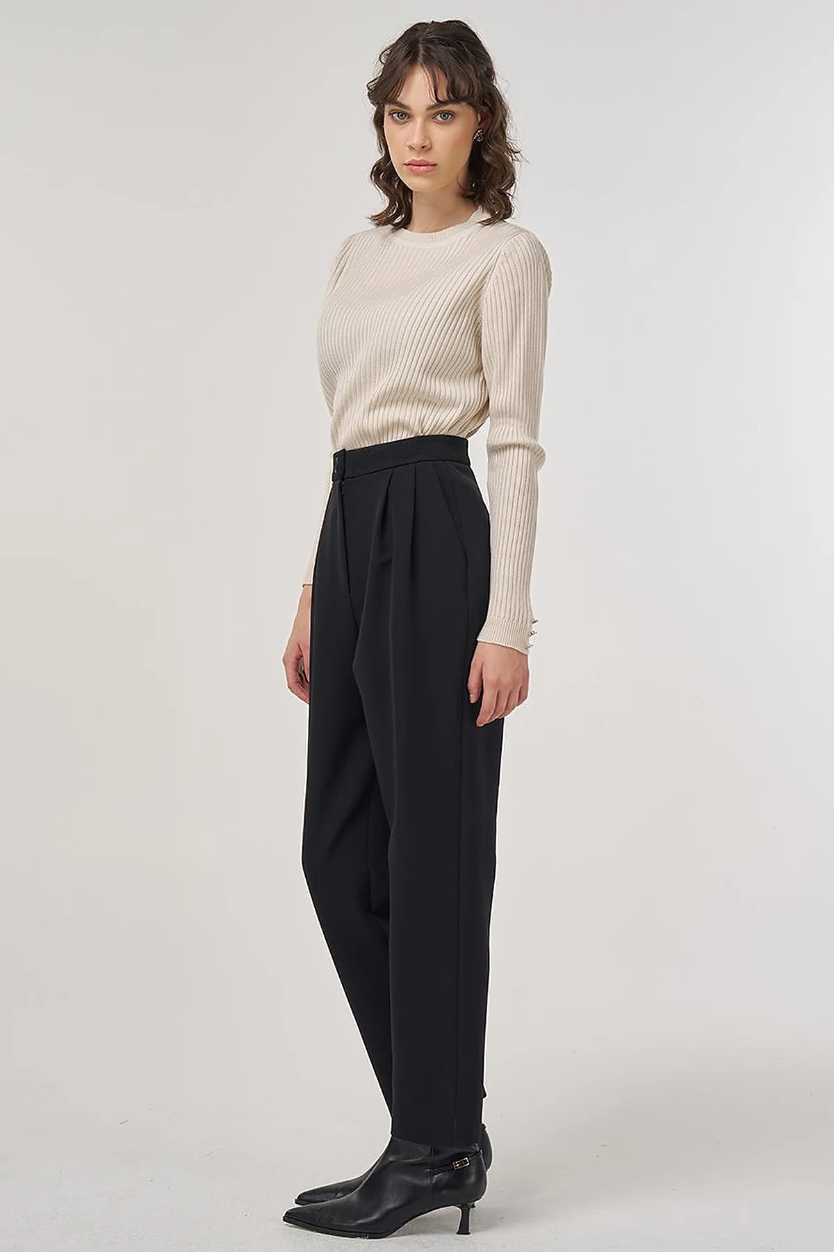 Double-Pleated Trousers in Black