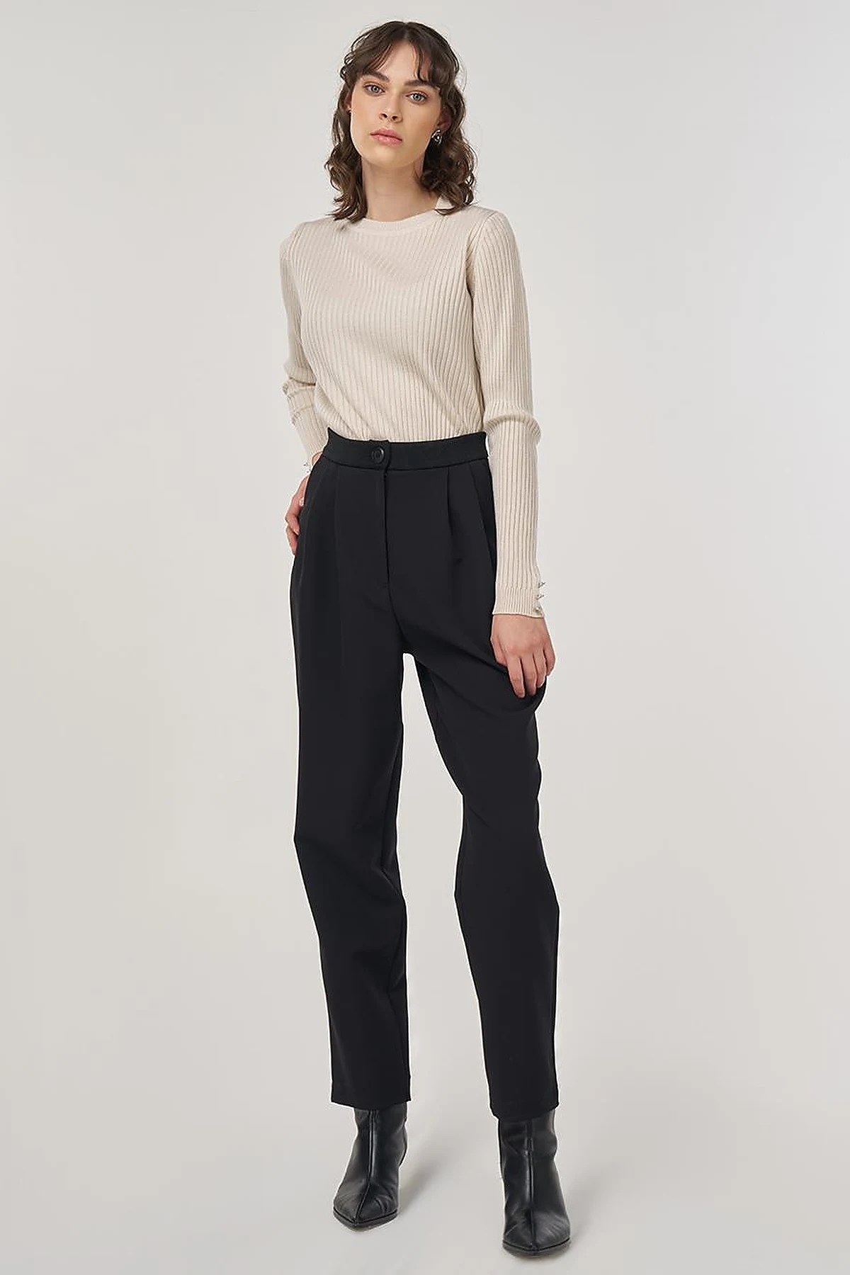 Double-Pleated Trousers in Black