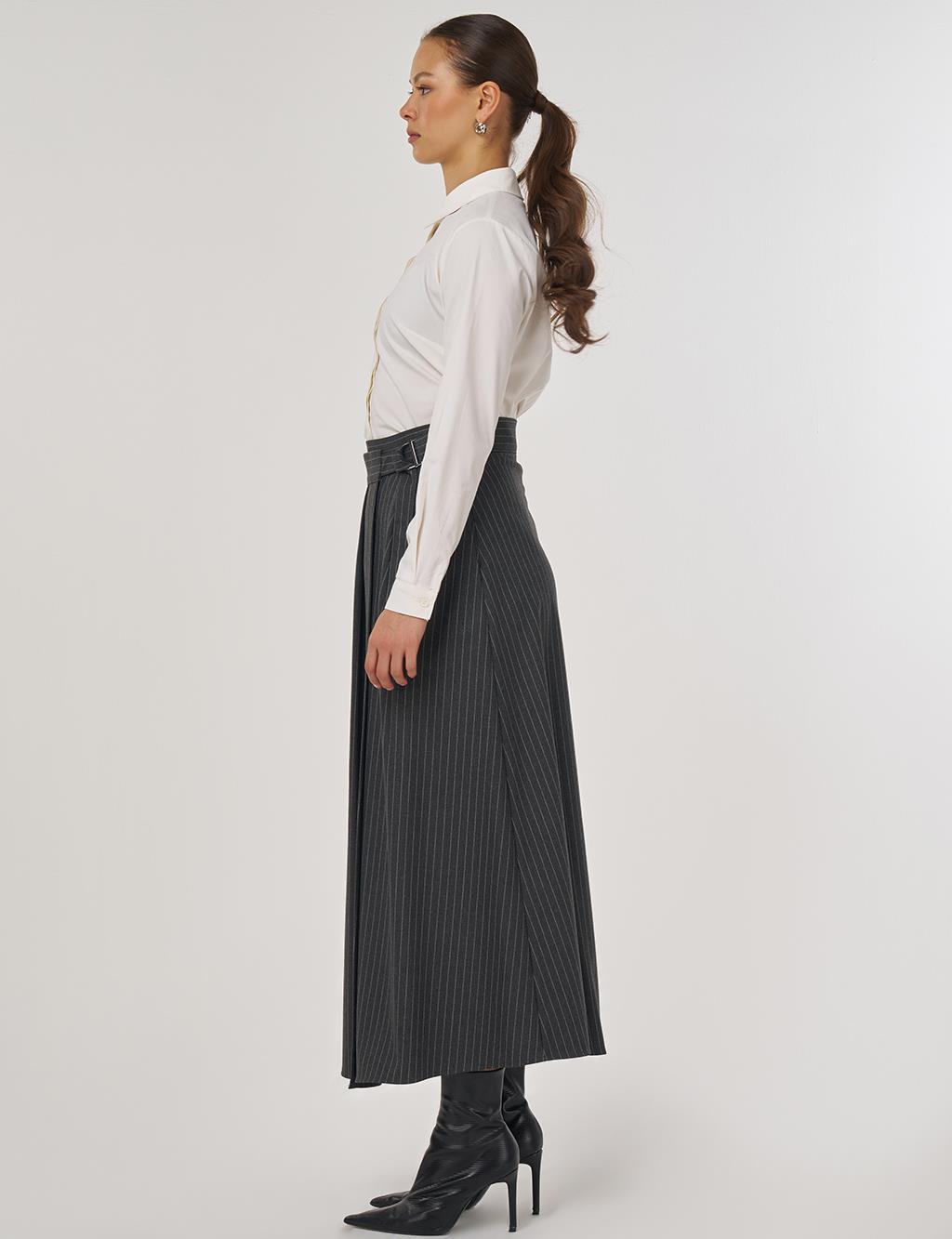 Buckle-Detail Pleated Skirt – Charcoal