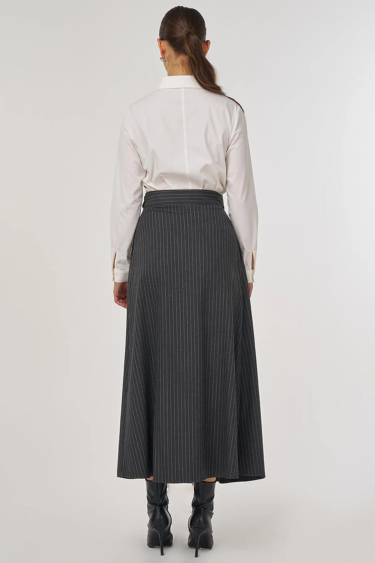Buckle-Detail Pleated Skirt – Charcoal