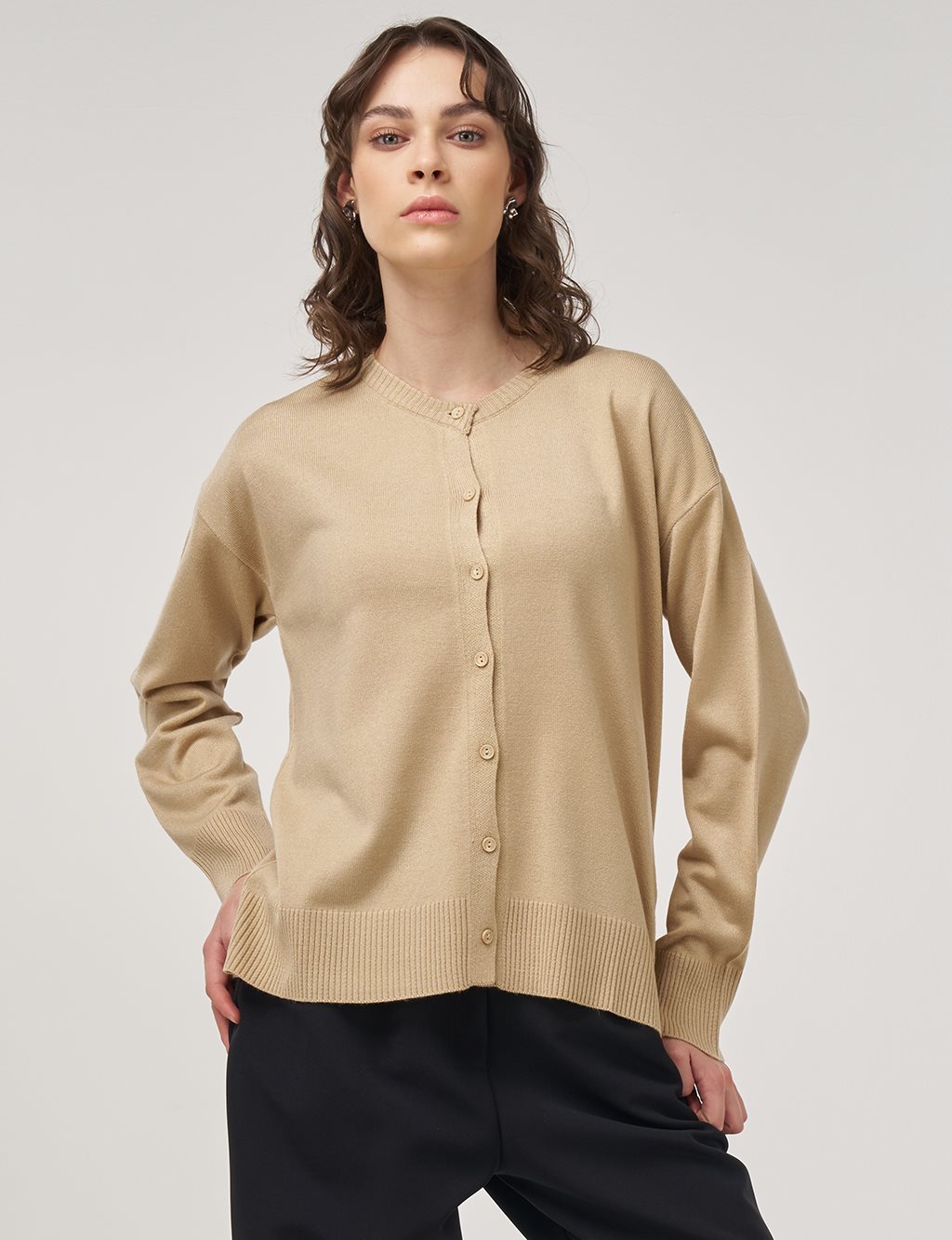 Düğme Detaylı Triko Hırka Taş