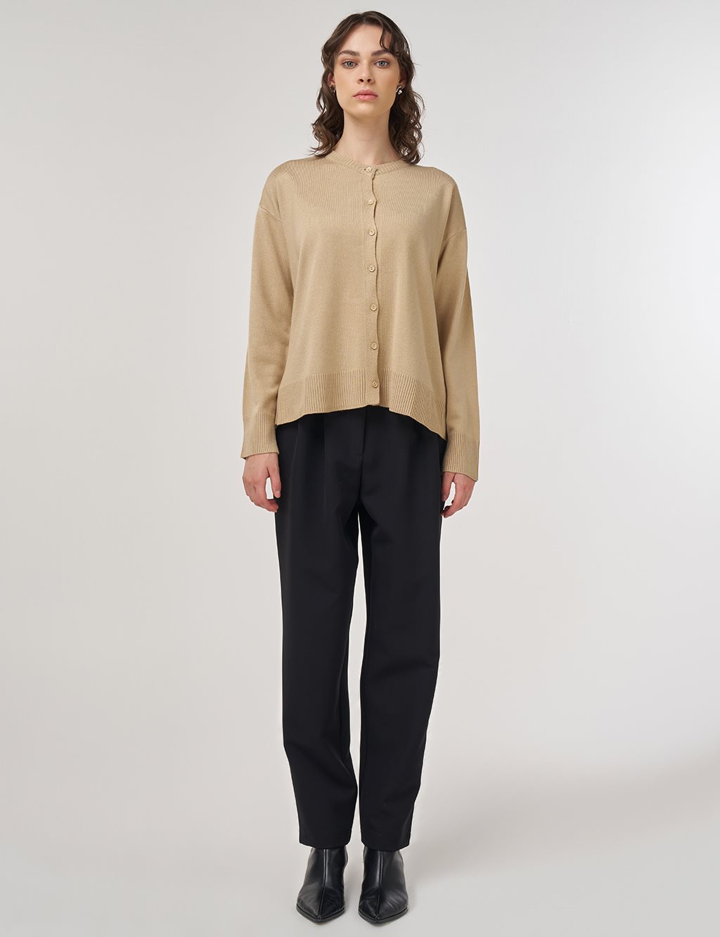 Düğme Detaylı Triko Hırka Taş