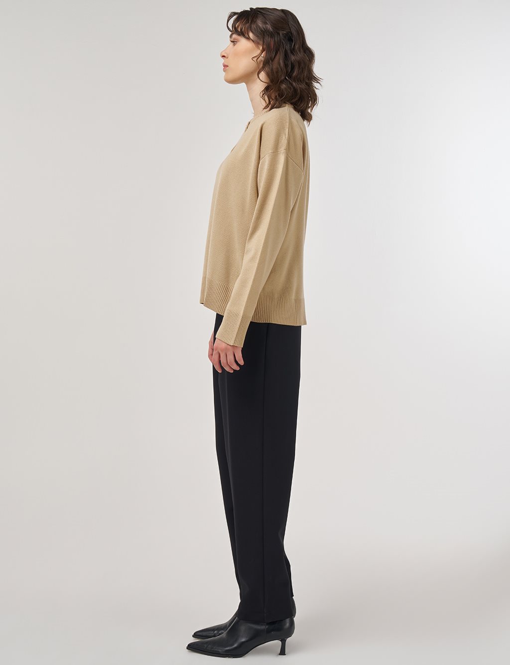 Düğme Detaylı Triko Hırka Taş