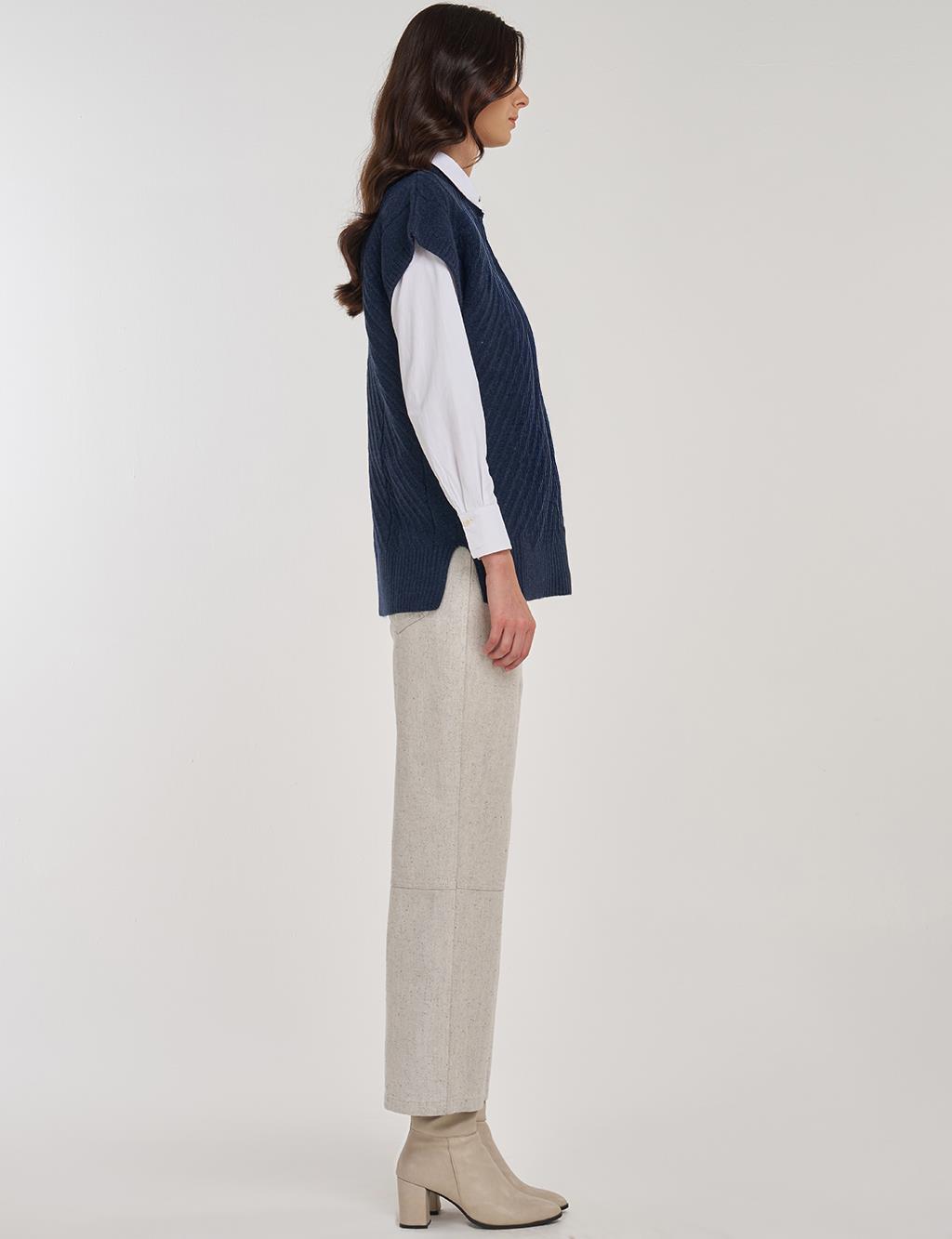 Embroidered Knit Sweater in Navy Blue