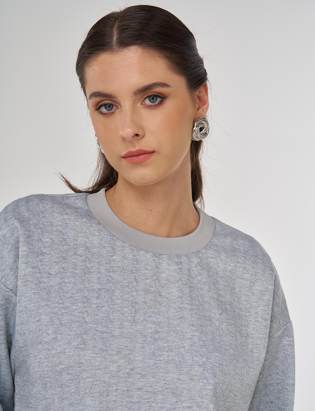 Patterned Crew Neck Sweatshirt in Light Gray