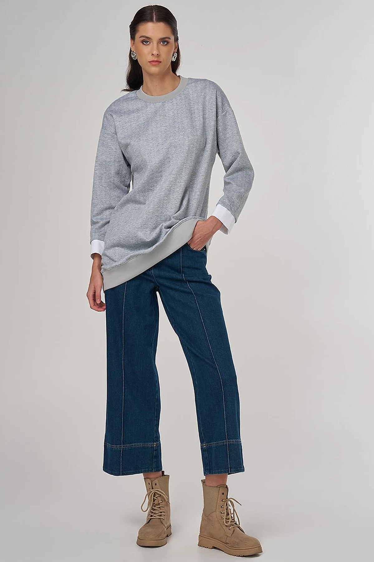 Patterned Crew Neck Sweatshirt in Light Gray