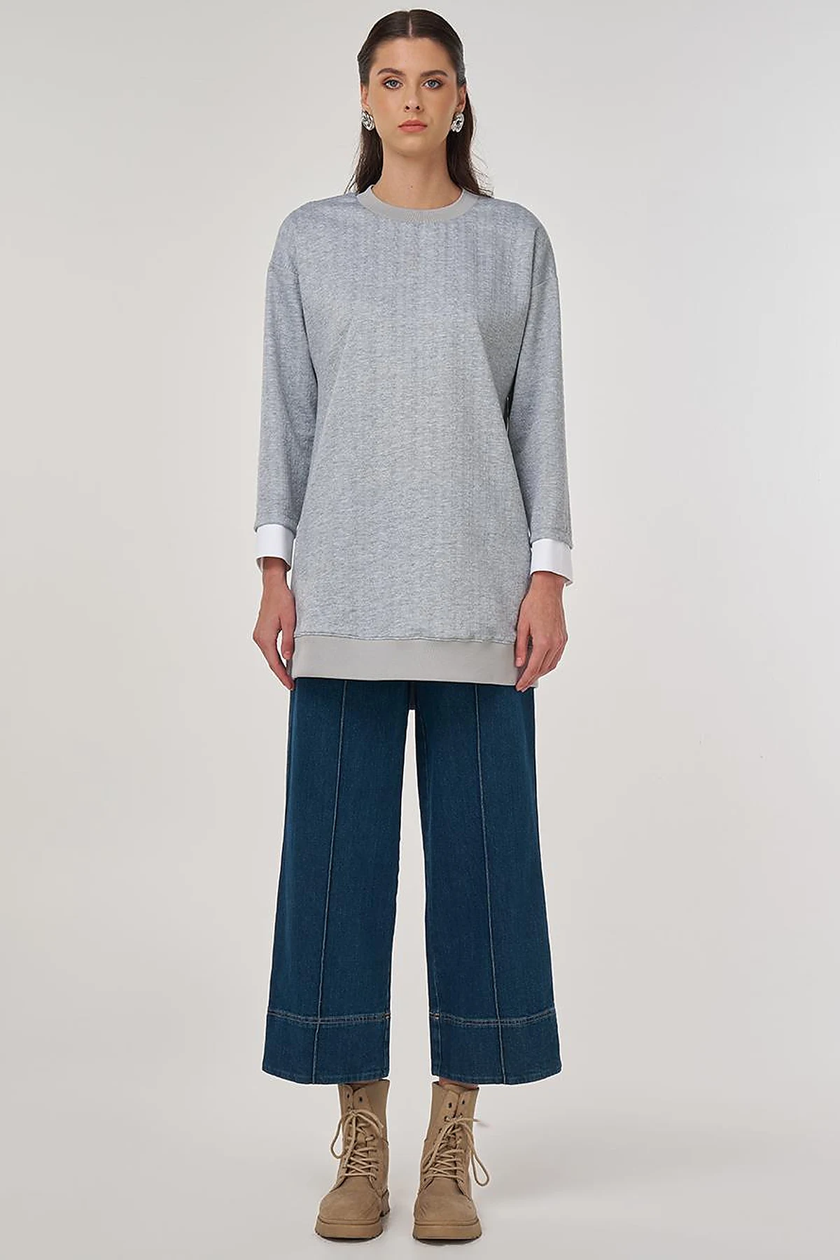 Patterned Crew Neck Sweatshirt in Light Gray