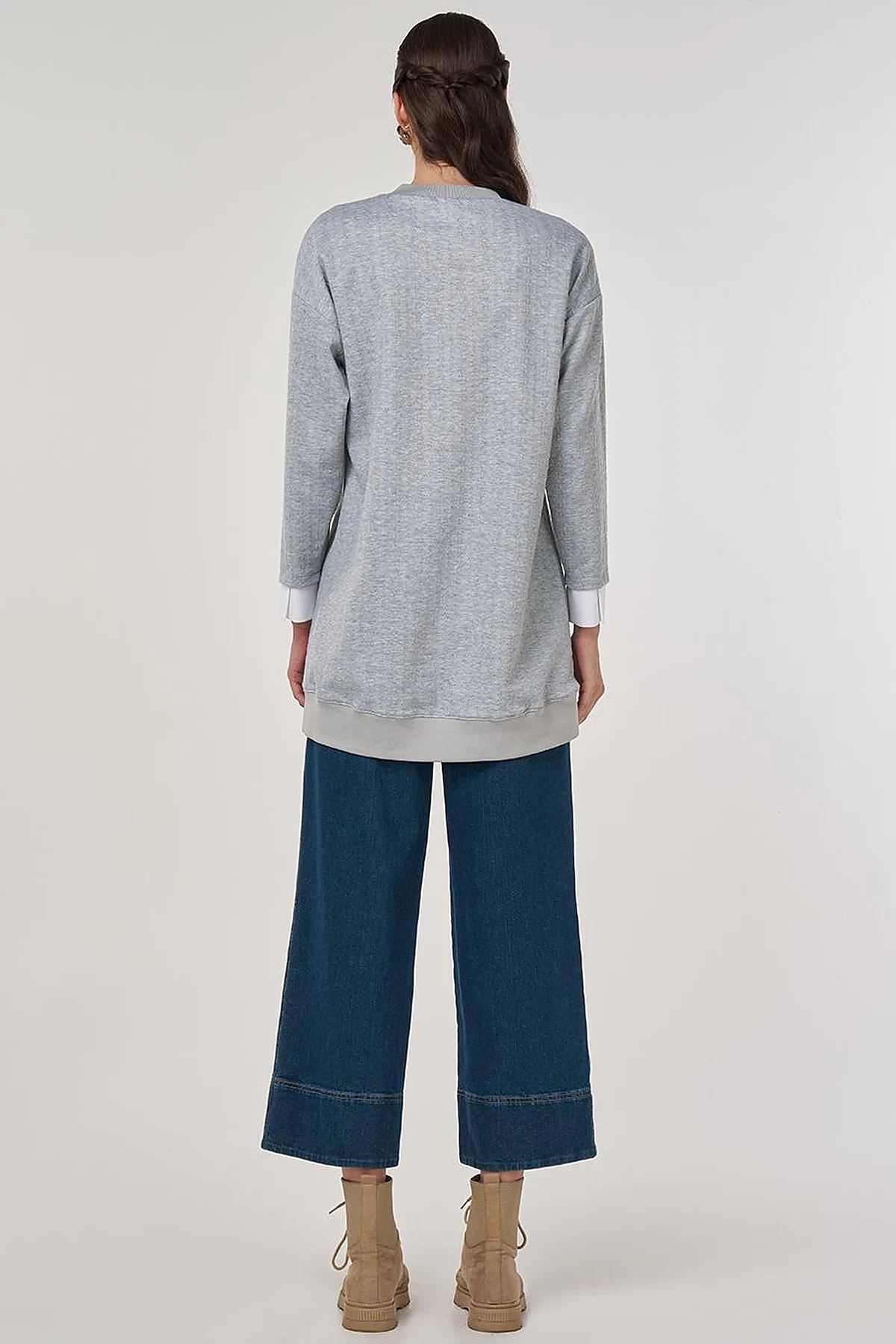 Patterned Crew Neck Sweatshirt in Light Gray