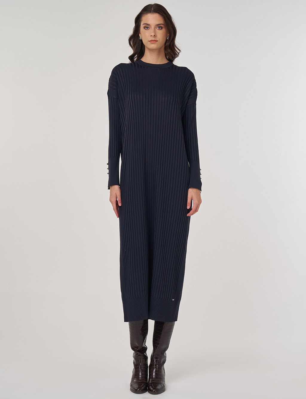 Crepe Crew Neck Maxi Dress in Navy Blue