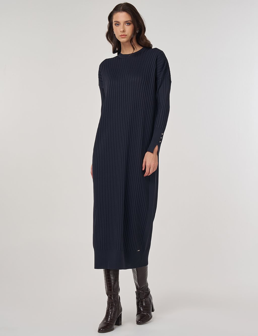 Crepe Crew Neck Maxi Dress in Navy Blue