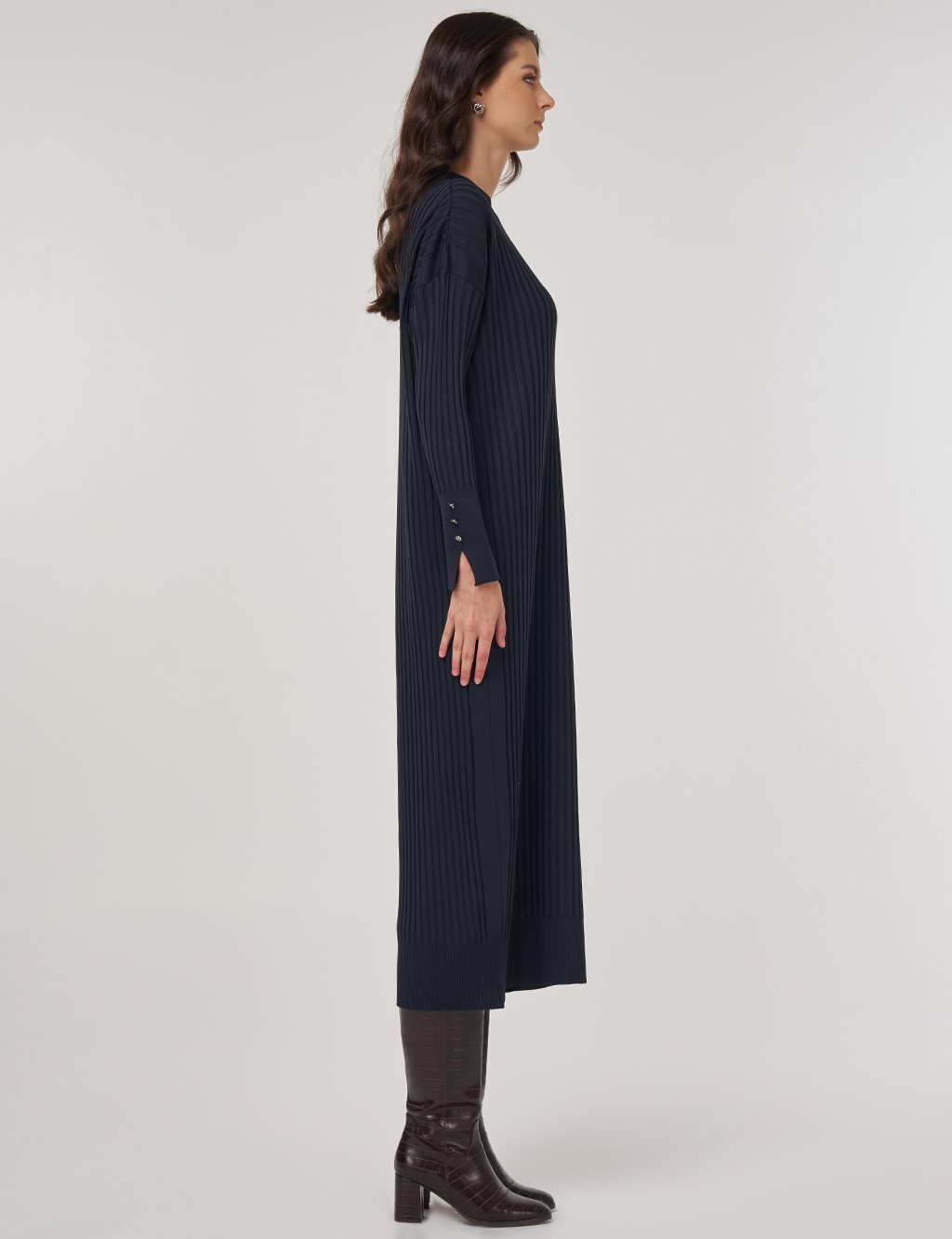 Crepe Crew Neck Maxi Dress in Navy Blue