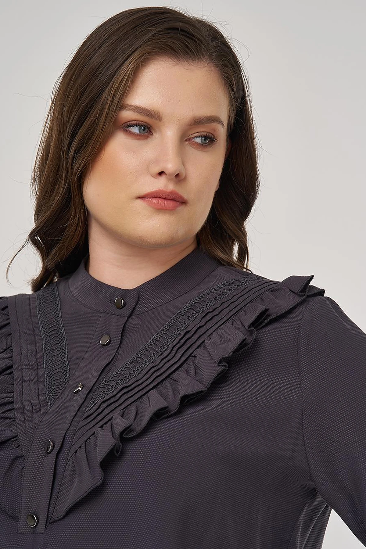 Düğme Detaylı Rayon Bluz Füme