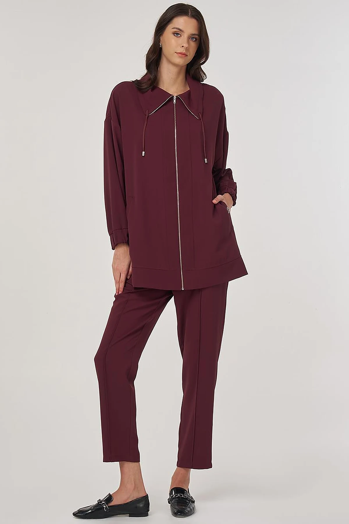 Wide-Collar Two-Piece Suit in Burgundy