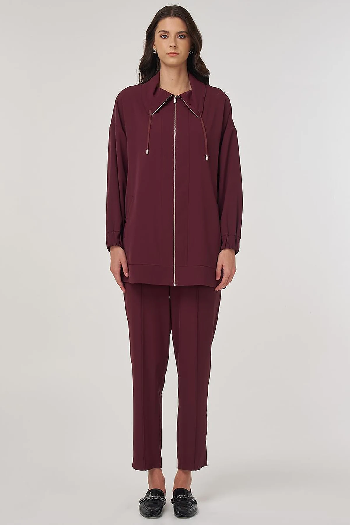 Wide-Collar Two-Piece Suit in Burgundy