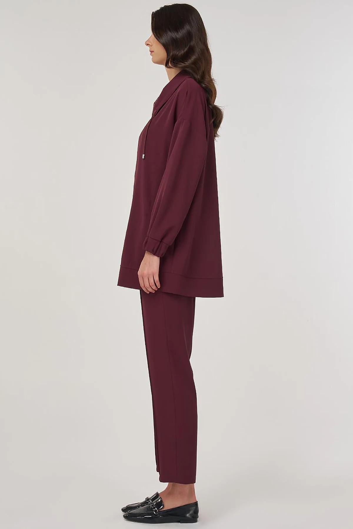 Wide-Collar Two-Piece Suit in Burgundy