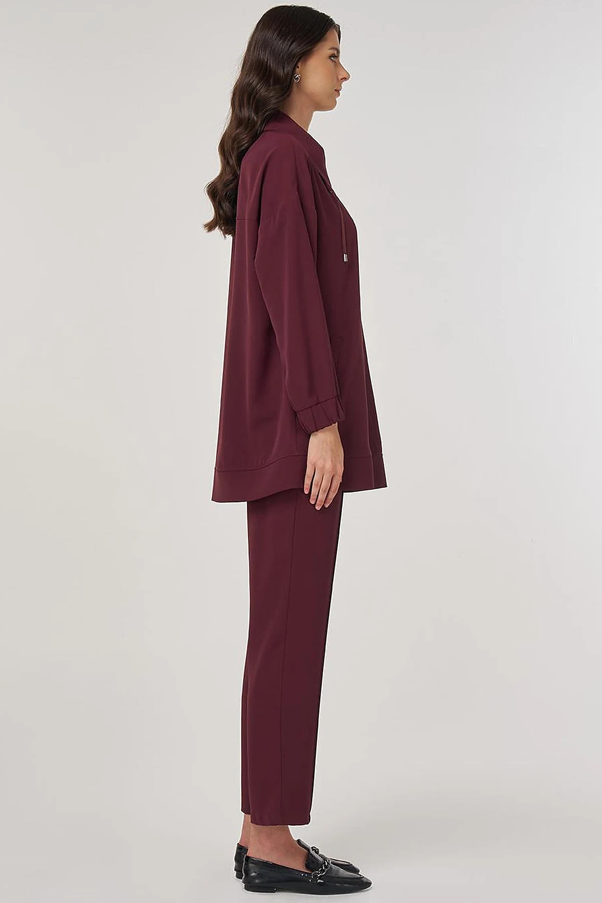 Wide-Collar Two-Piece Suit in Burgundy