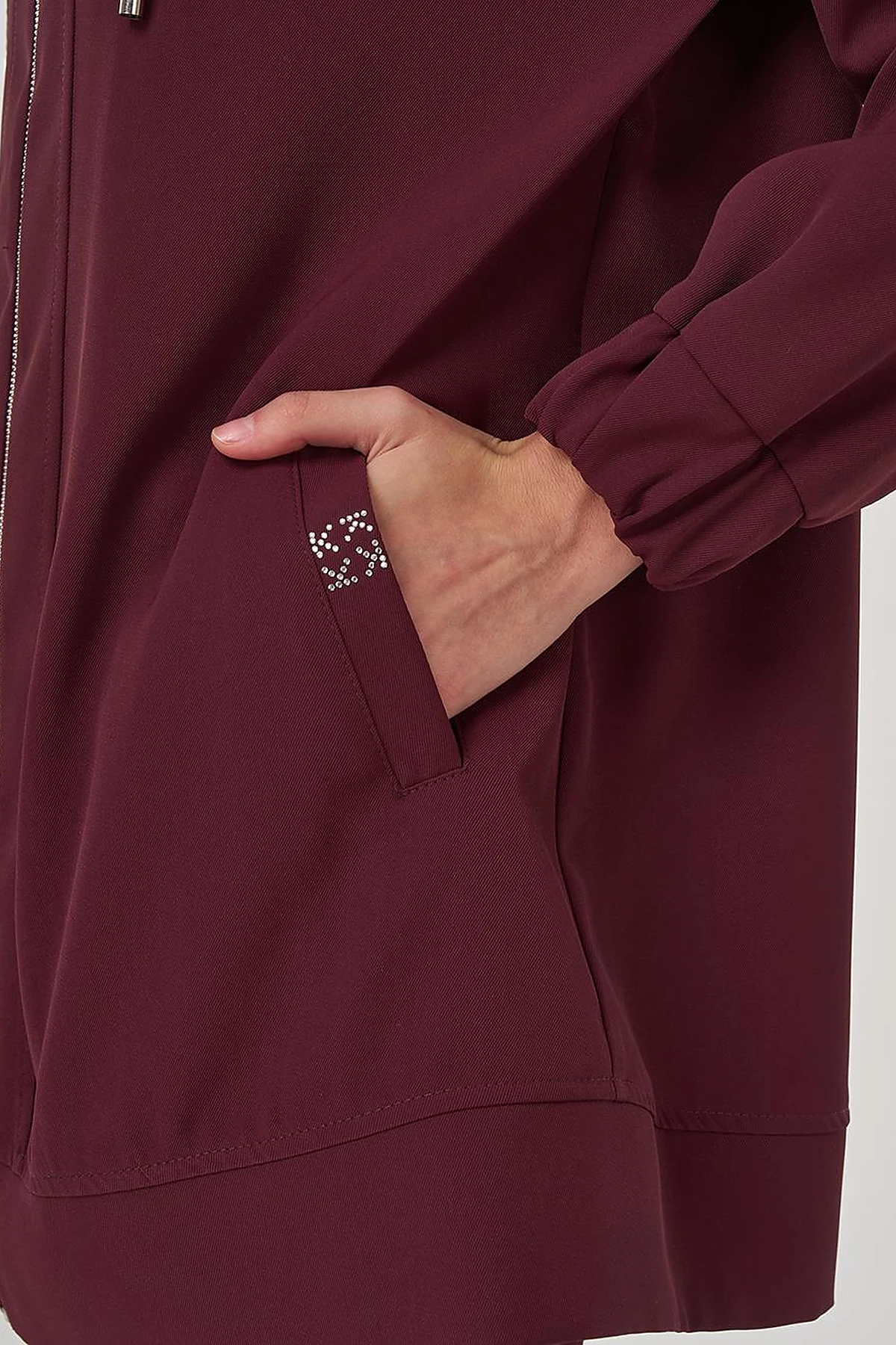 Wide-Collar Two-Piece Suit in Burgundy