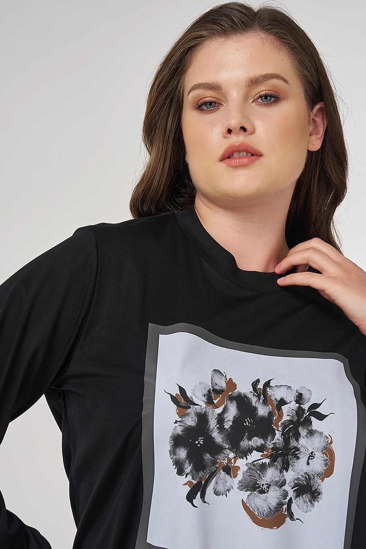 Rayon Sweatshirt with Visual Print in Black