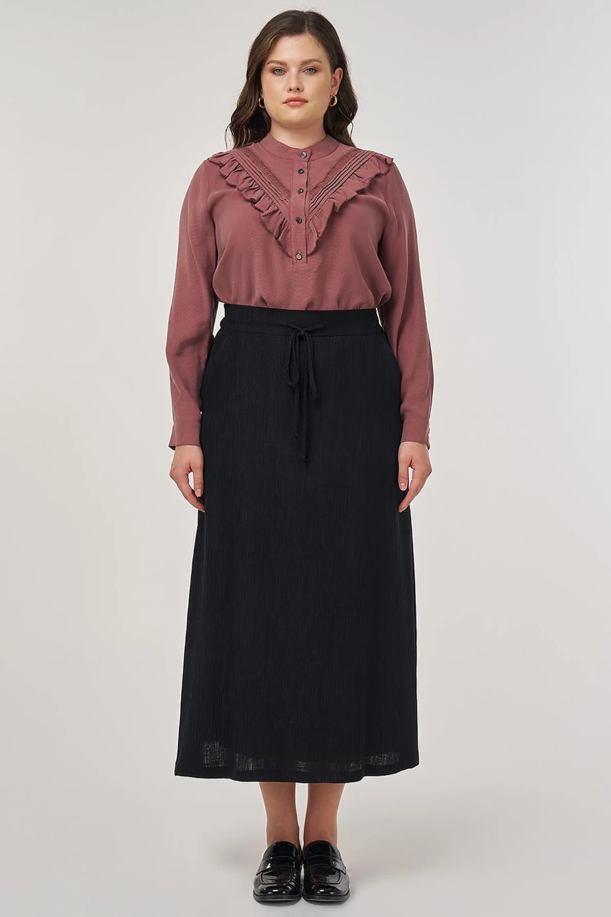 Textured Relaxed-Fit Skirt in Black