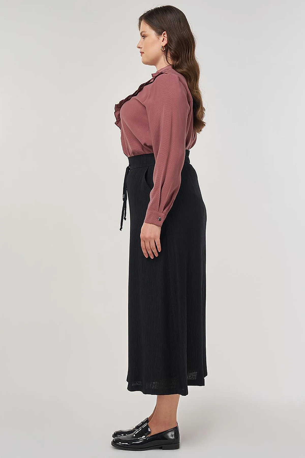 Textured Relaxed-Fit Skirt in Black