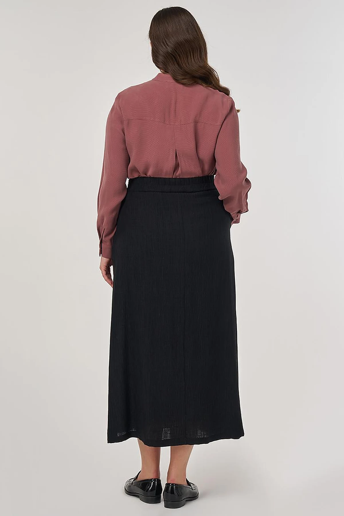 Textured Relaxed-Fit Skirt in Black