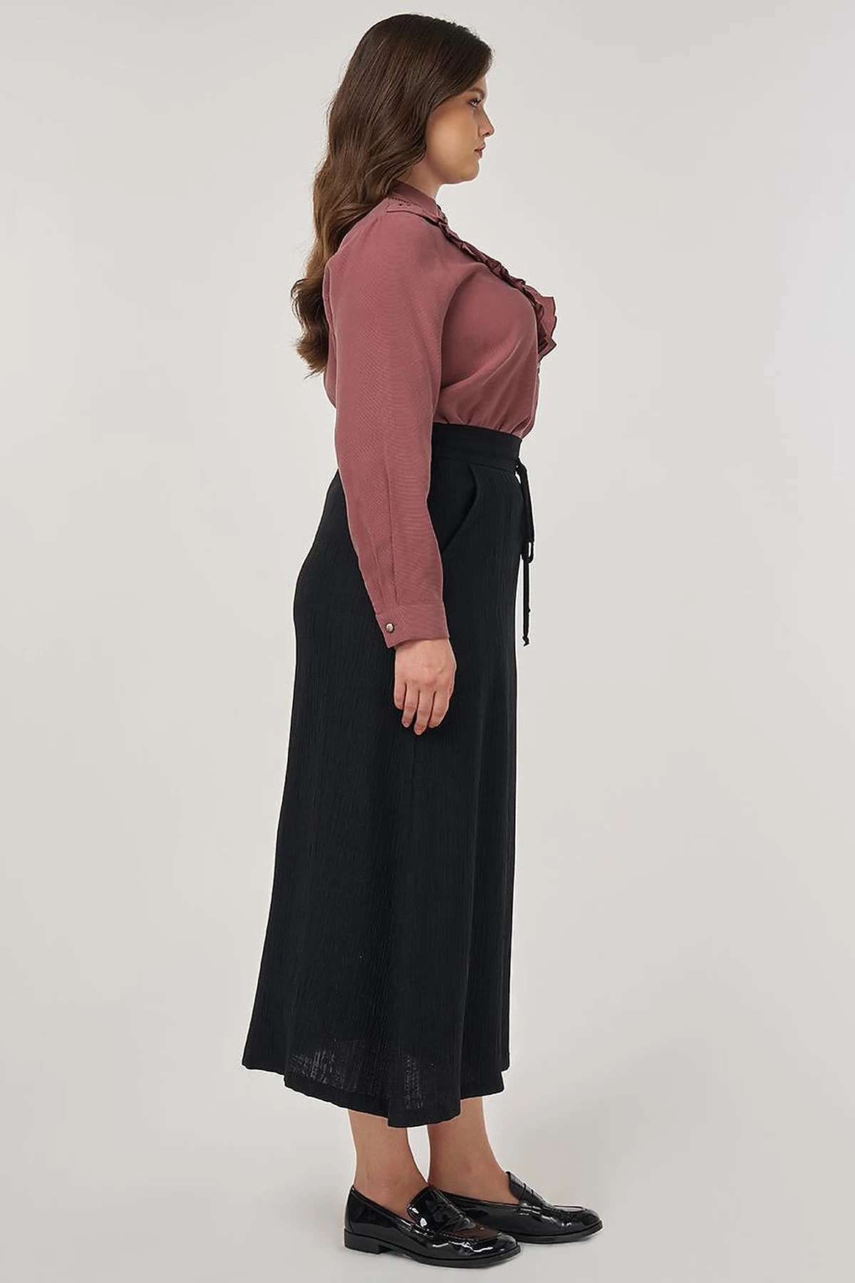 Textured Relaxed-Fit Skirt in Black