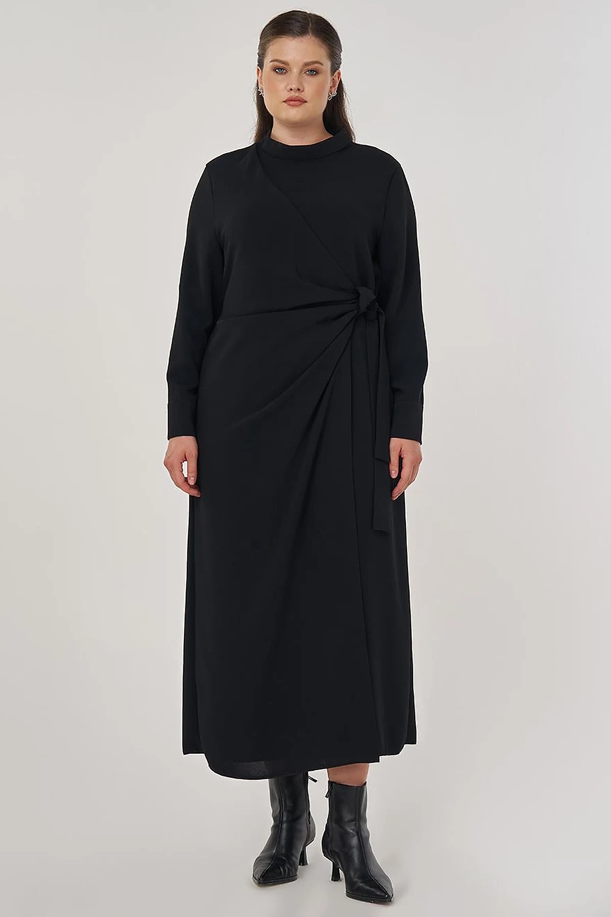 Drapped Chic Dress in Black