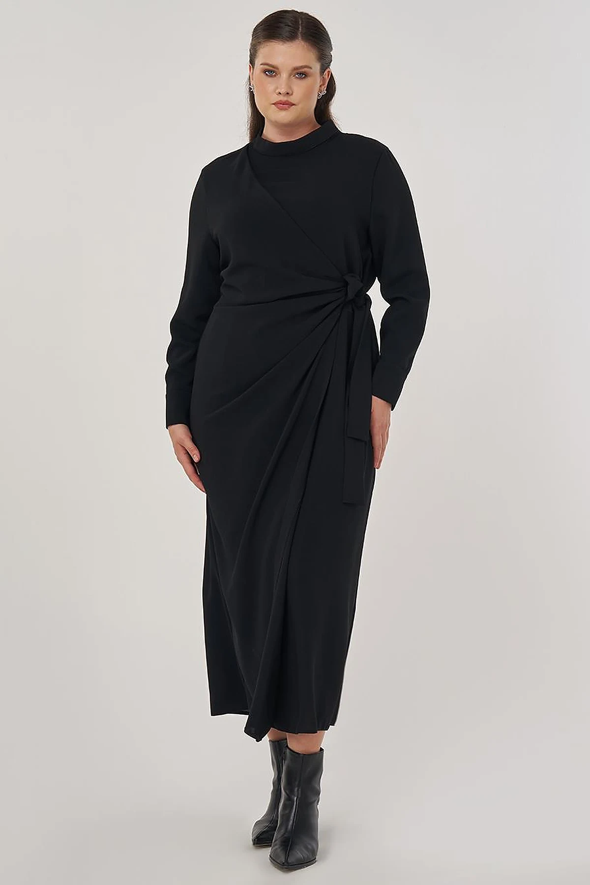 Drapped Chic Dress in Black
