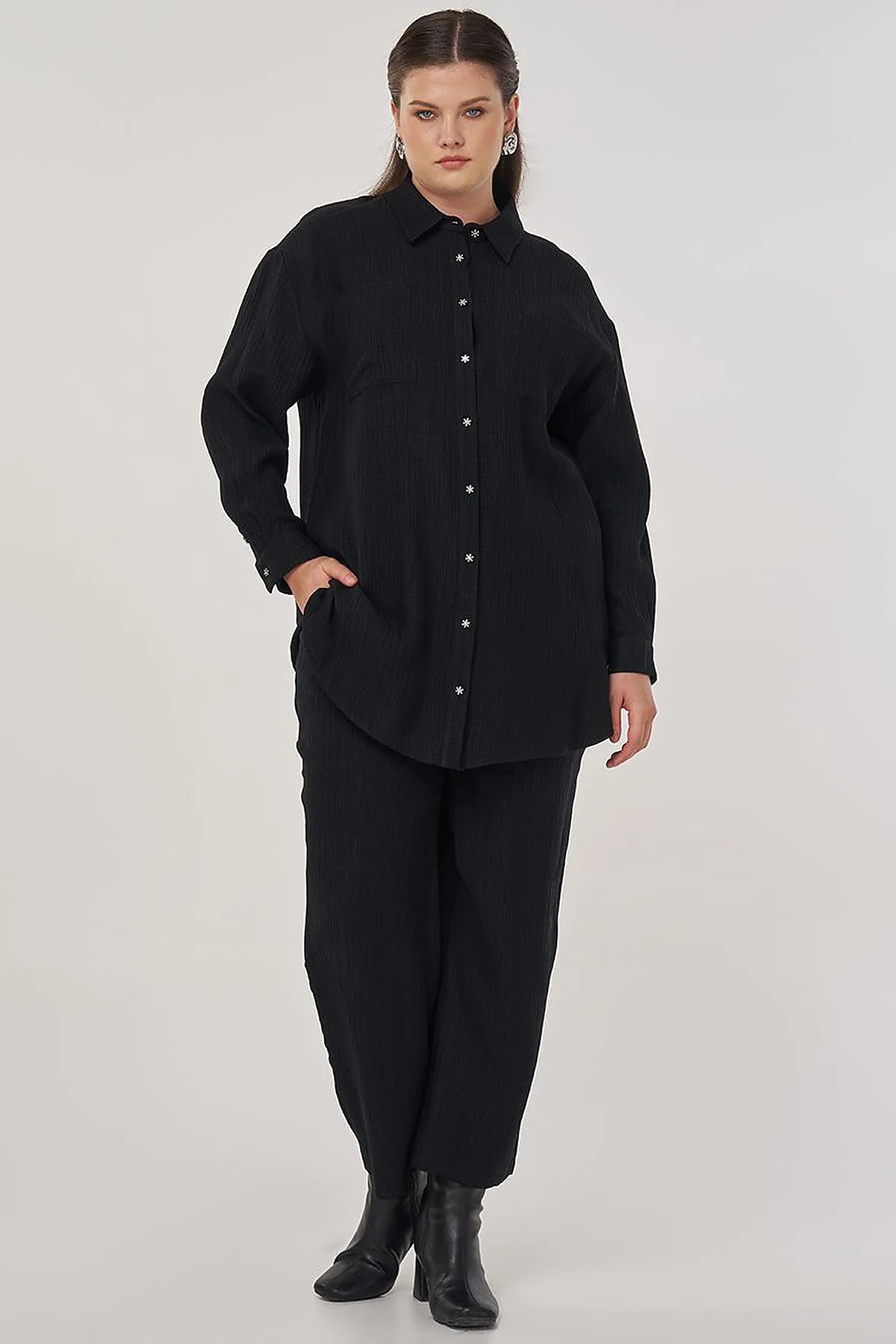 Lyocell Two-Piece Suit with Pockets in Black