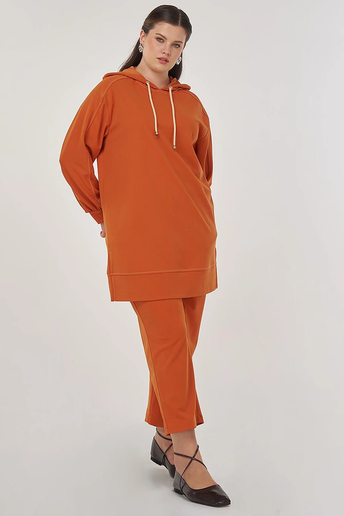 Point-Stitched Two-Piece Suit in Tobacco