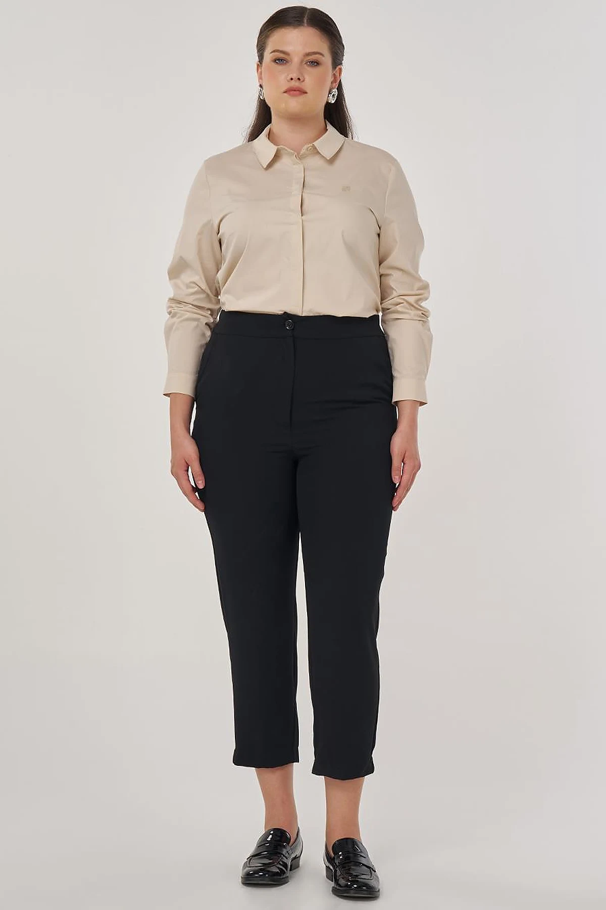 Relaxed-Fit Fabric Trousers in Black