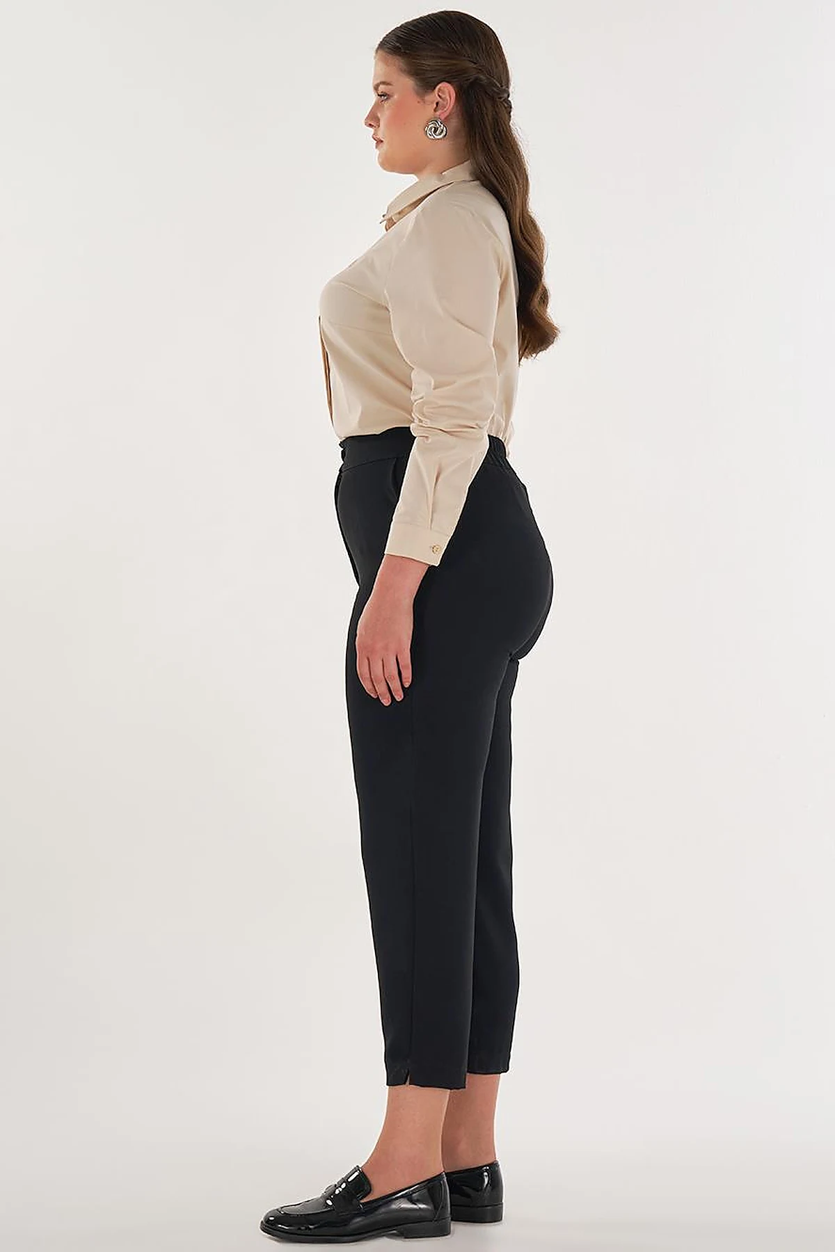 Relaxed-Fit Fabric Trousers in Black