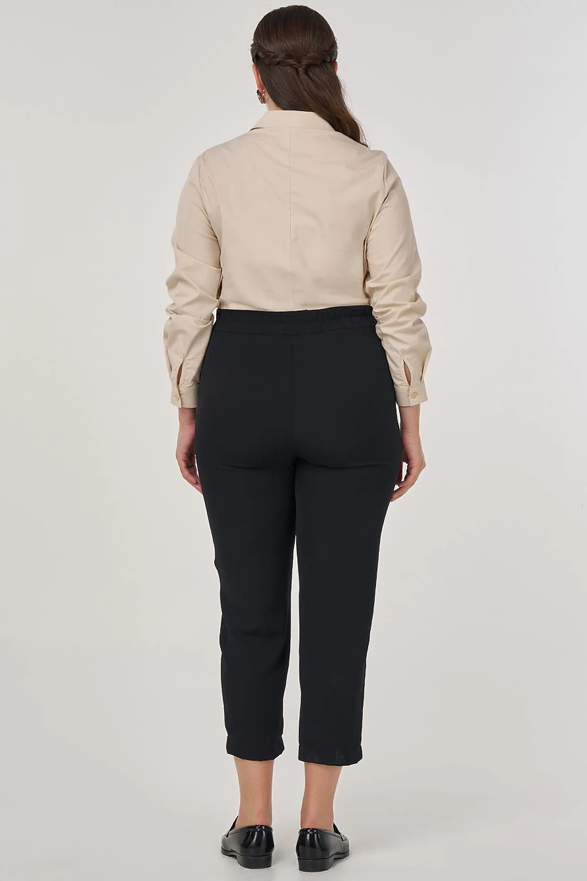 Relaxed-Fit Fabric Trousers in Black