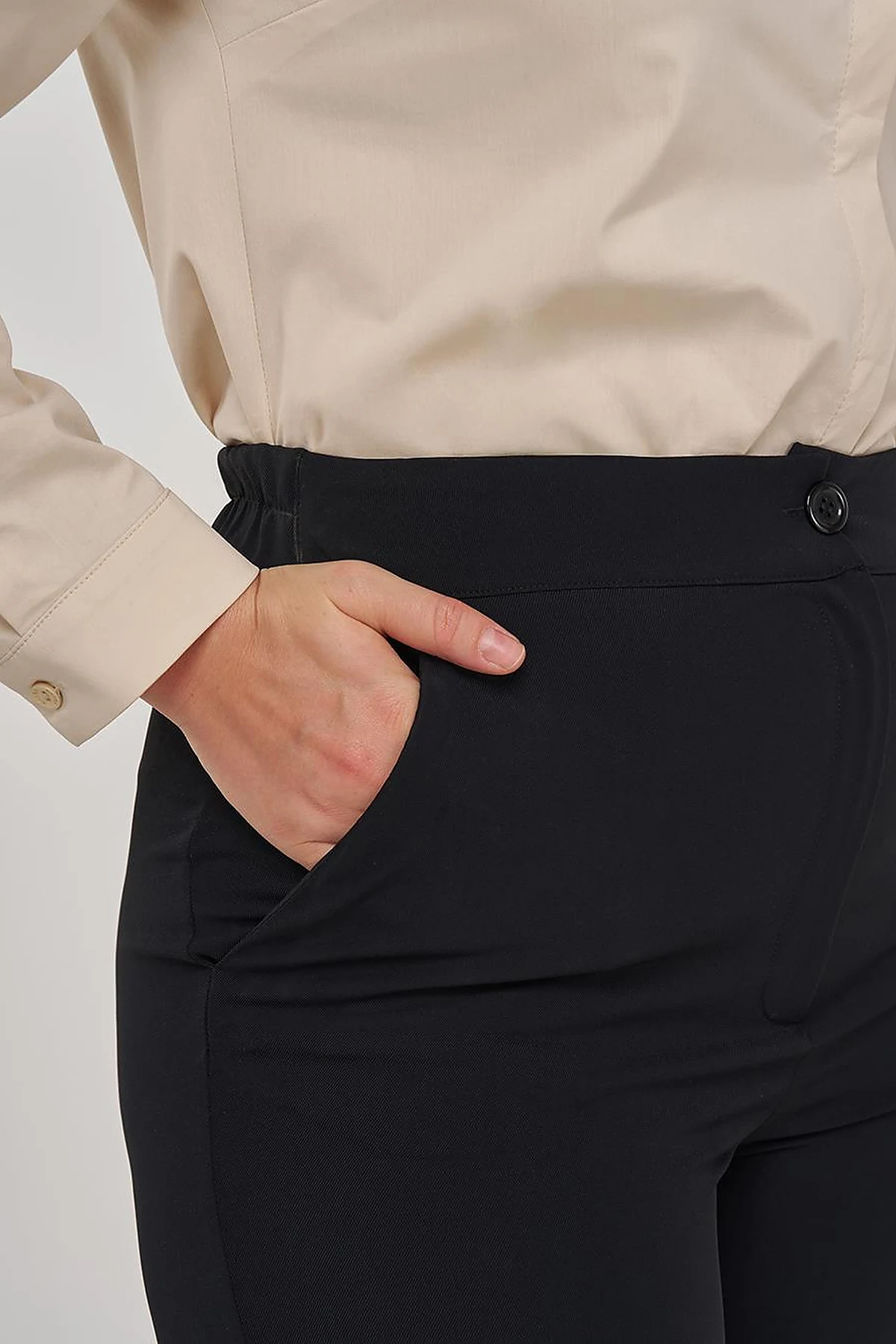 Relaxed-Fit Fabric Trousers in Black