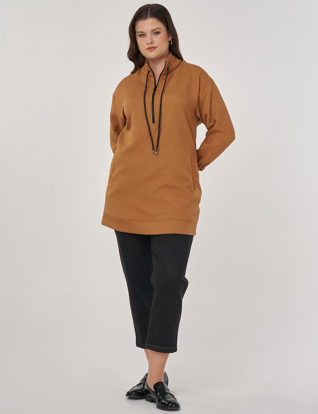 High-Neck Embossed Sweatshirt Tobacco