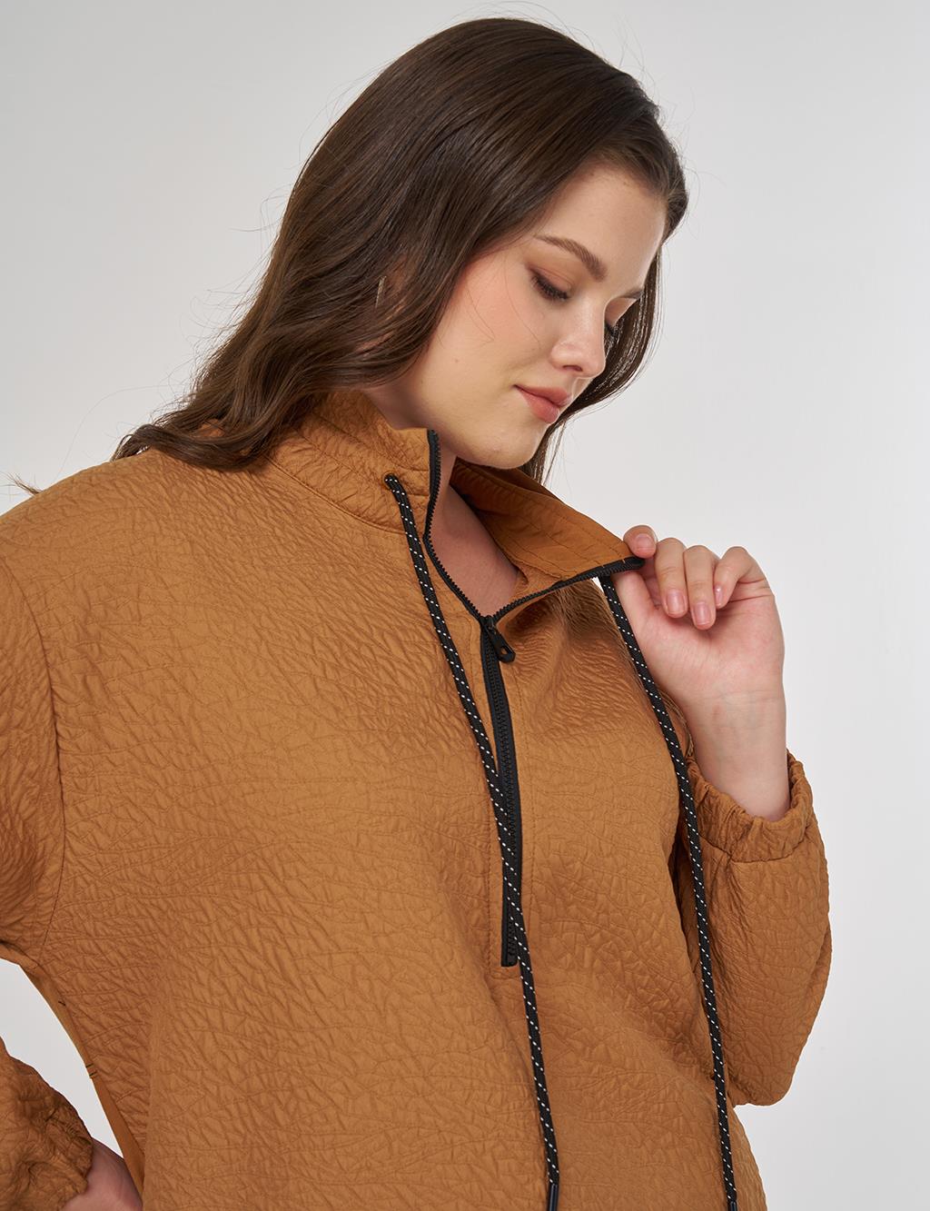 High-Neck Embossed Sweatshirt Tobacco