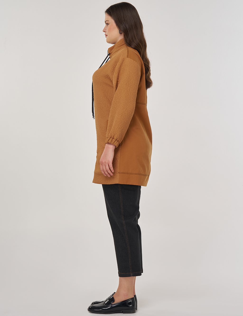 High-Neck Embossed Sweatshirt Tobacco