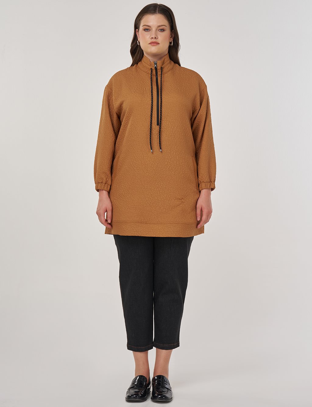 High-Neck Embossed Sweatshirt Tobacco