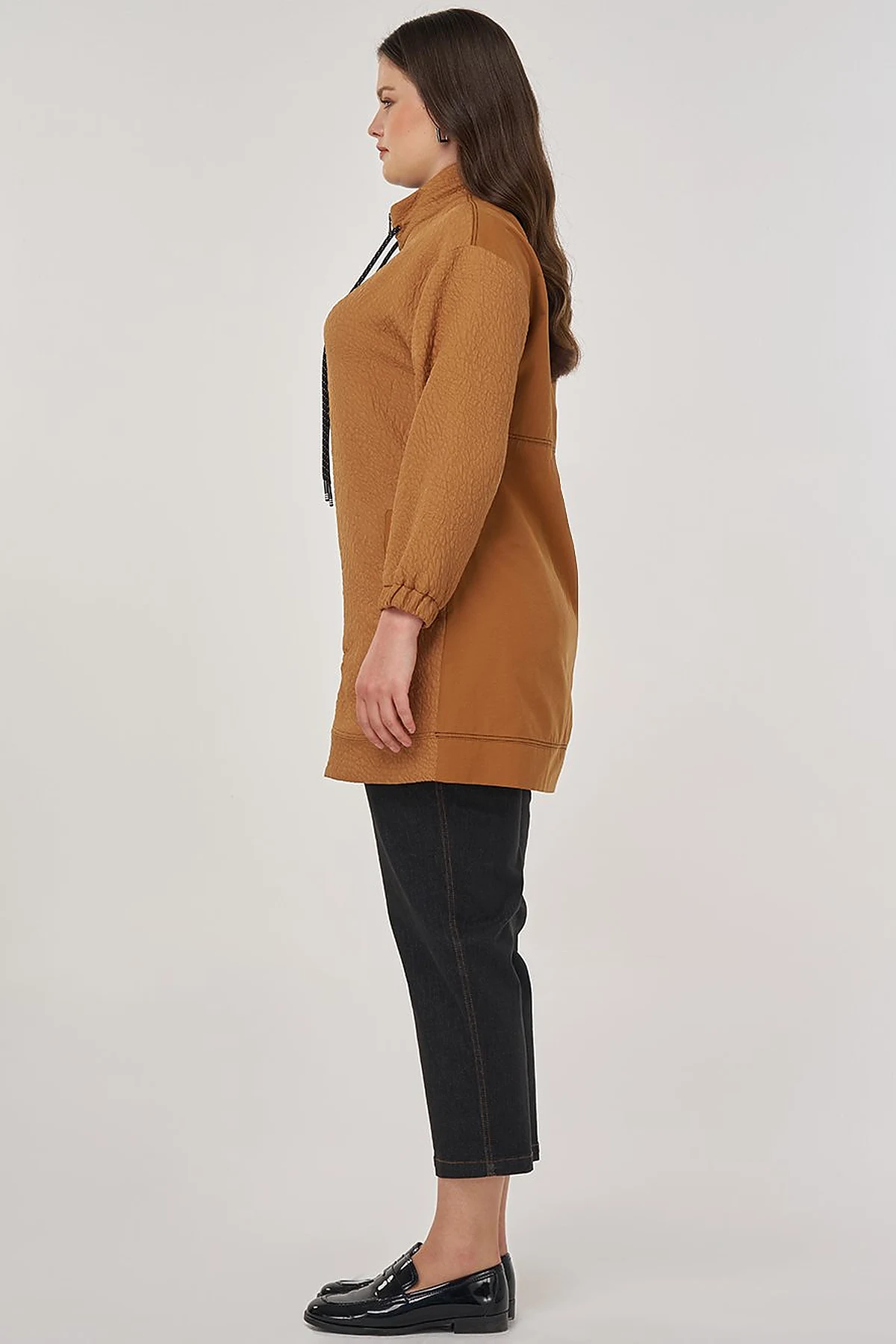 High-Neck Embossed Sweatshirt Tobacco