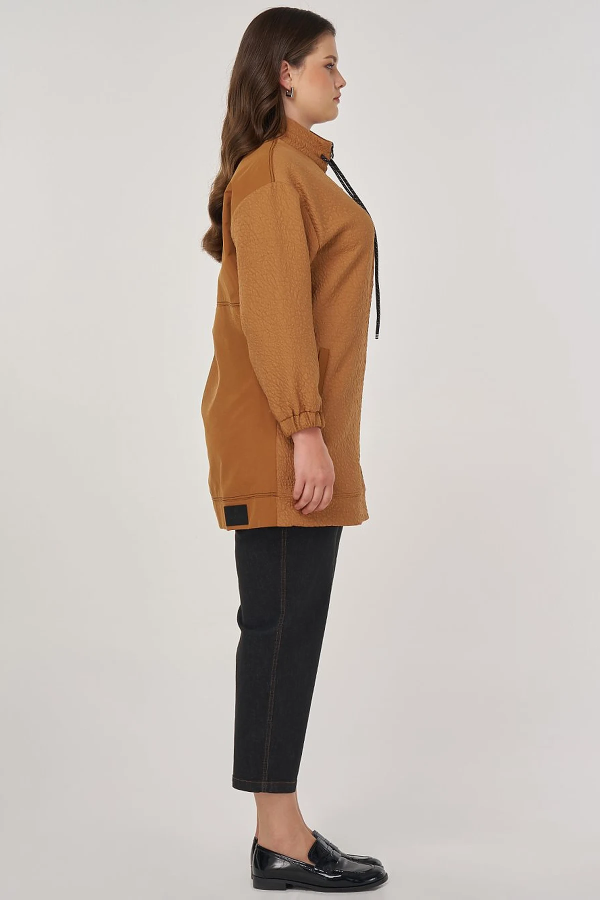 High-Neck Embossed Sweatshirt Tobacco