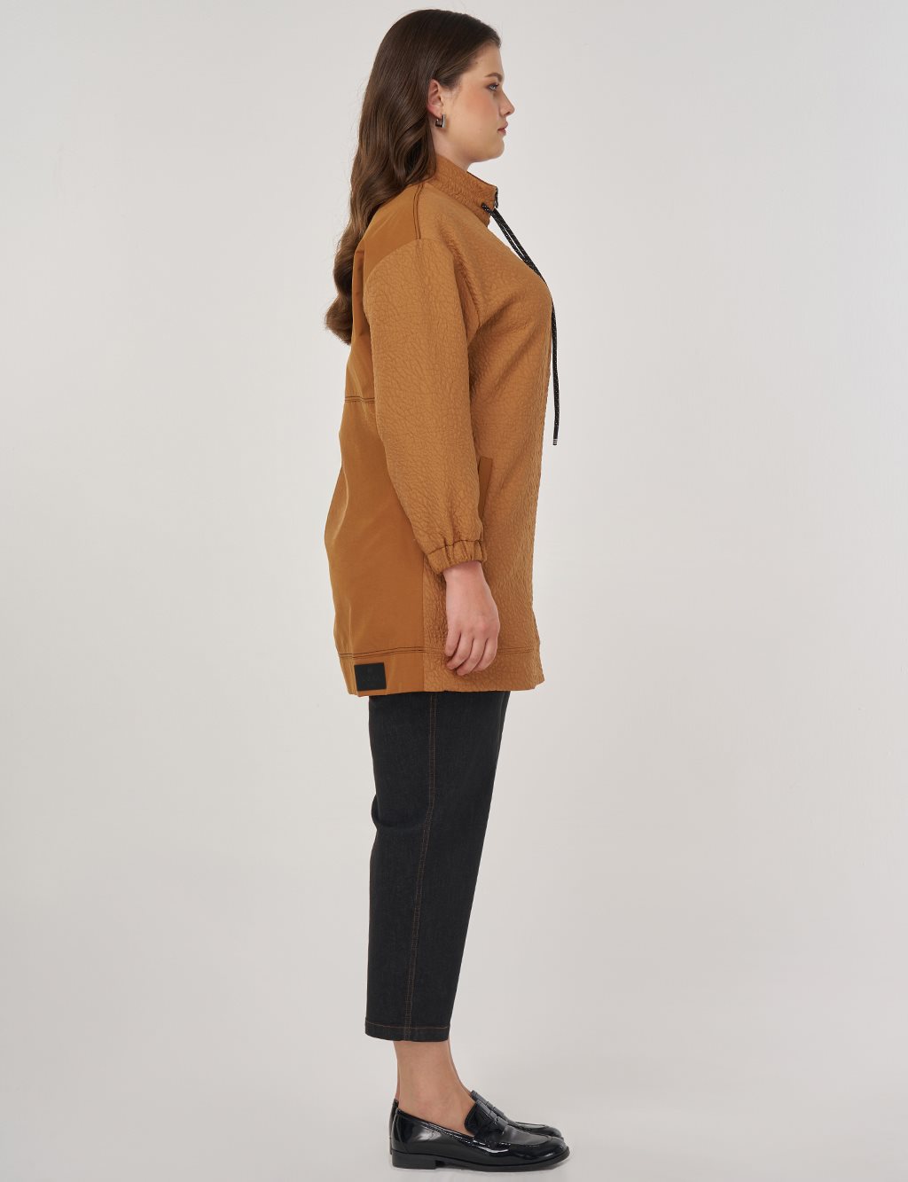 High-Neck Embossed Sweatshirt Tobacco