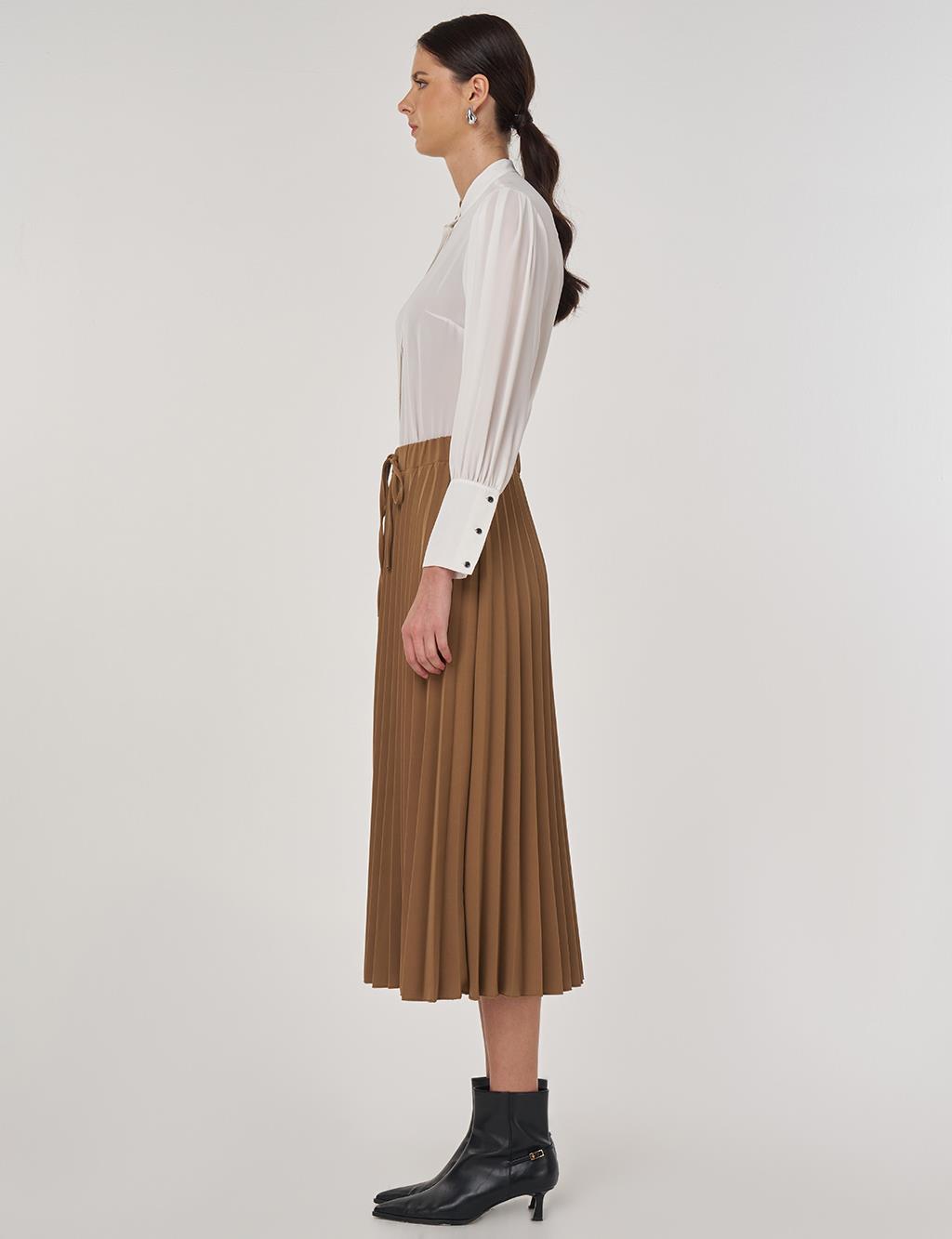 Lace-Up Pleated Skirt in Dark Olive