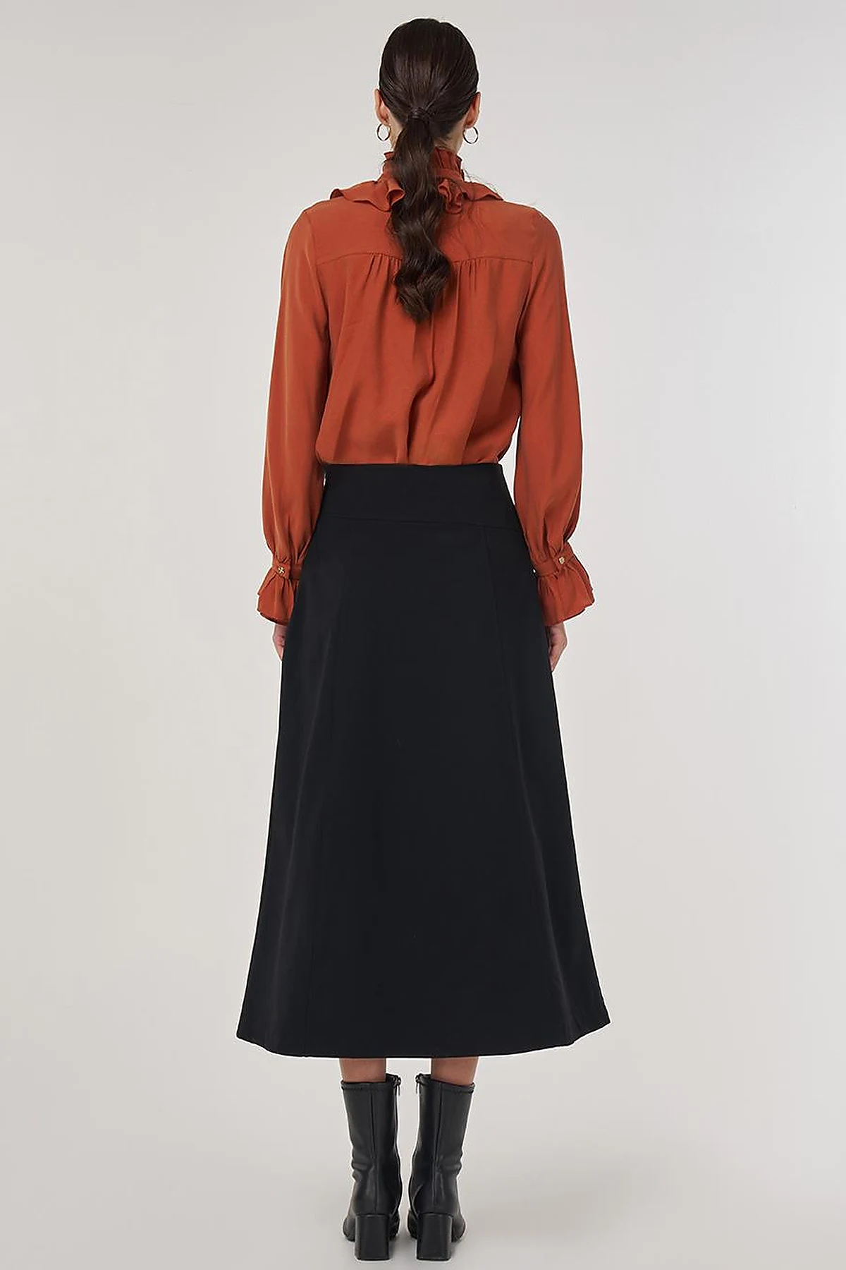 Zipper Detailed Bell-Skirt in Black