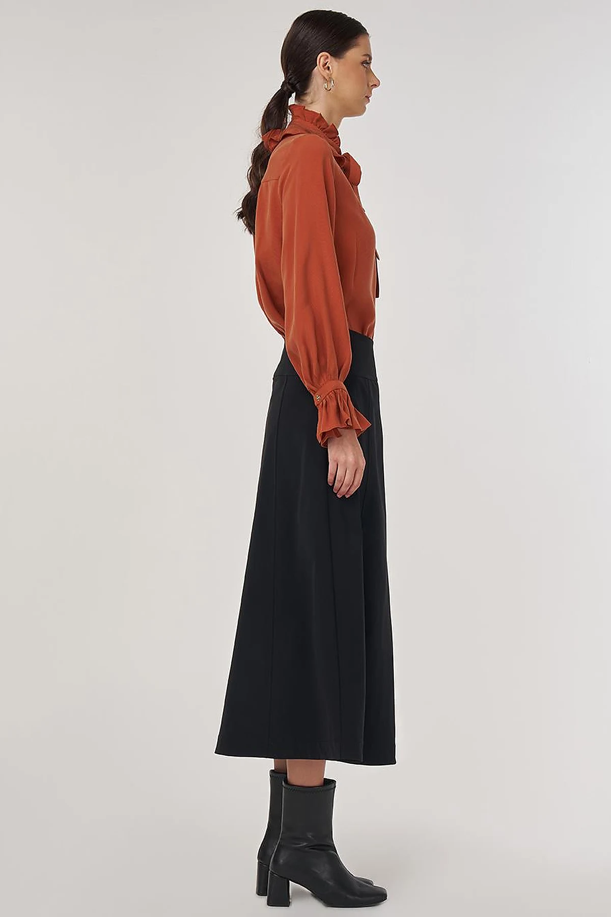 Zipper Detailed Bell-Skirt in Black