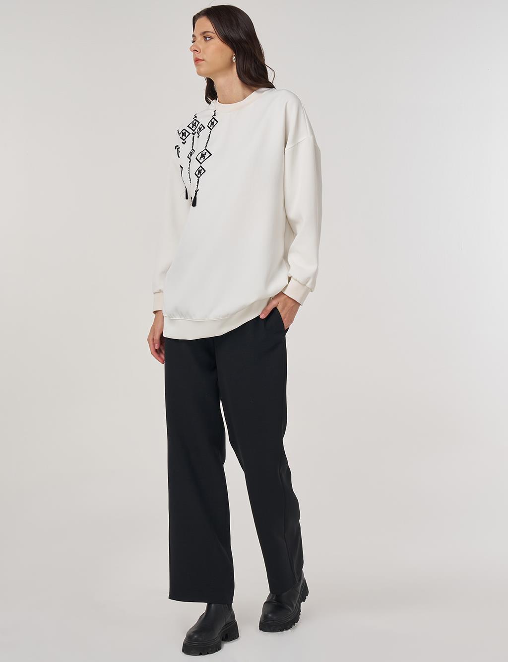 Embroidered Sweatshirt in Ecru