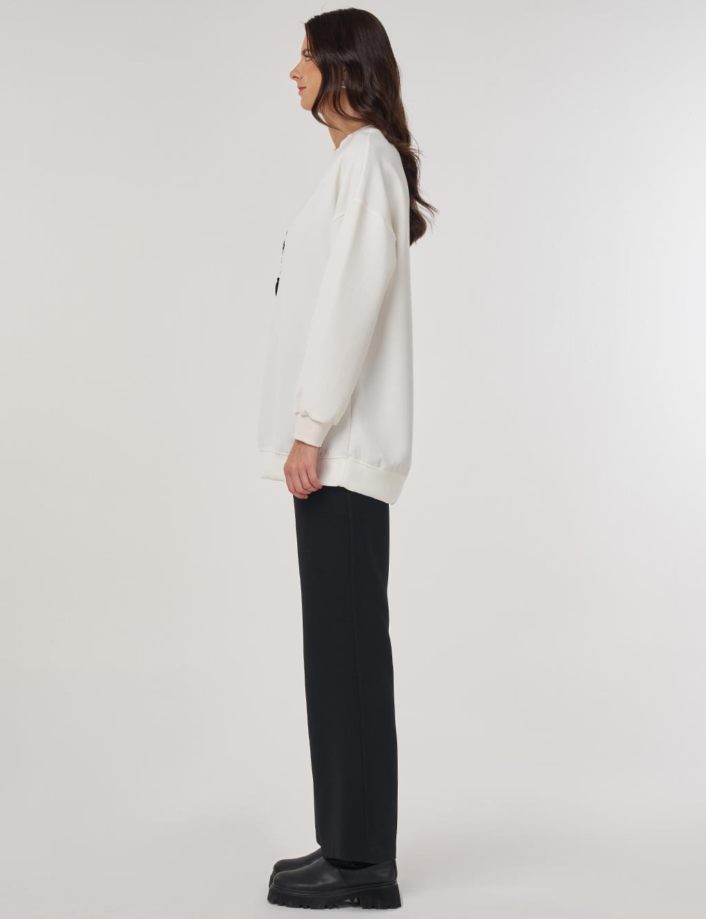 Embroidered Sweatshirt in Ecru