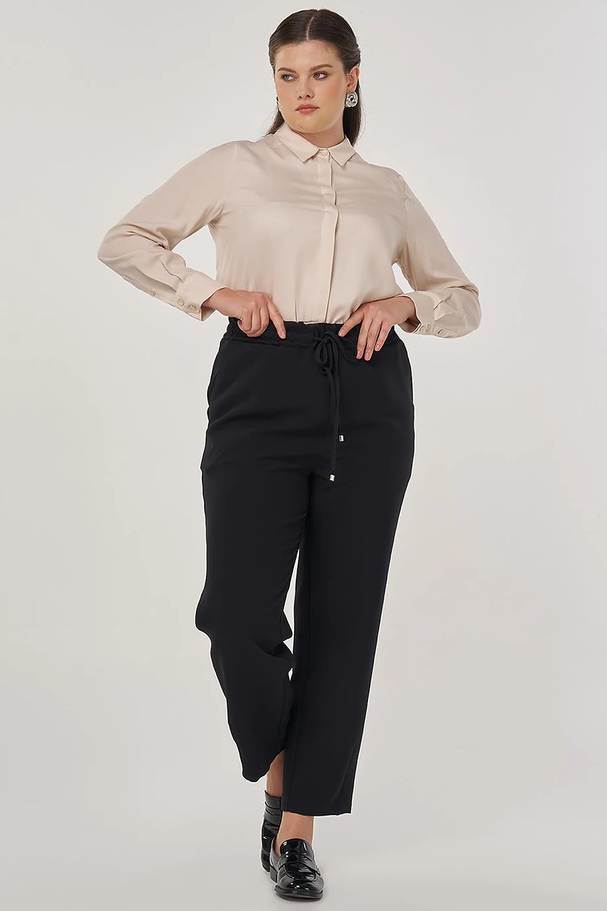 Lace-Up Relaxed-Fit Pants in Black